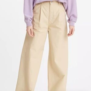 NWT Levi’s Pleated High Loose Pant